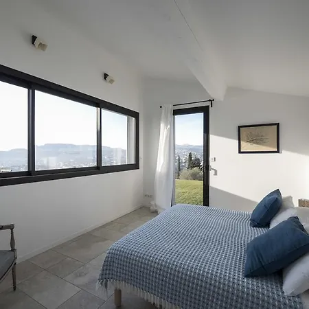 Mita Villa Cassis